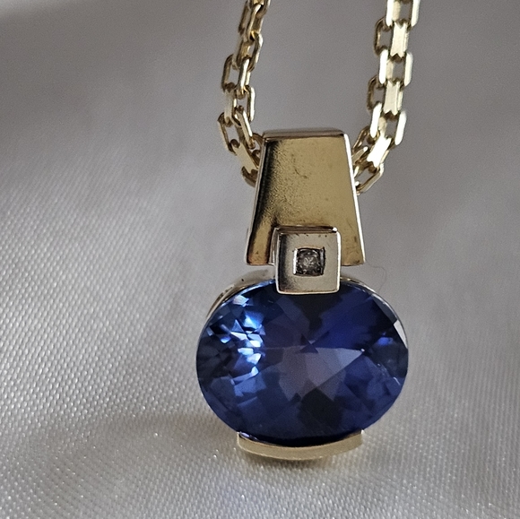 Oval Tanzanite 14kt Solid Gold Pendant - Picture 4 of 5